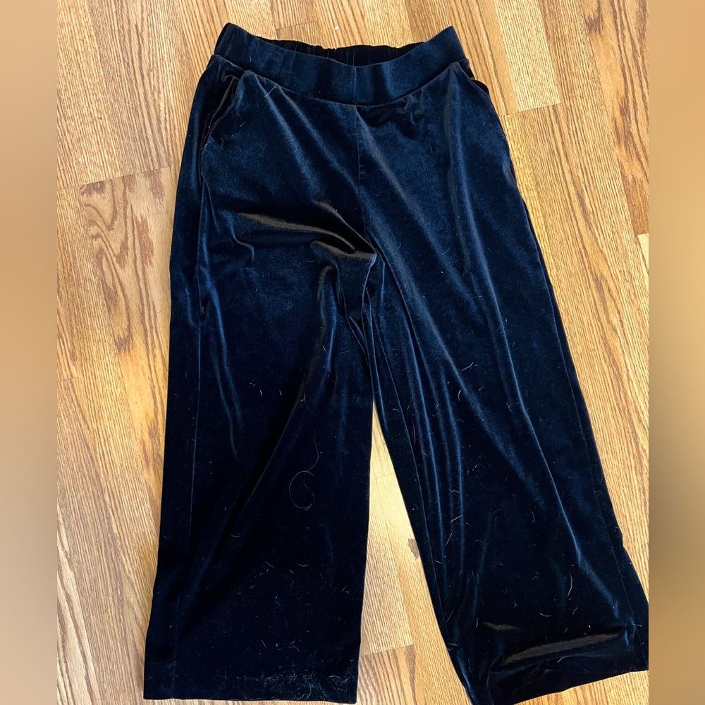 Wide leg black velvet pull on pants medium